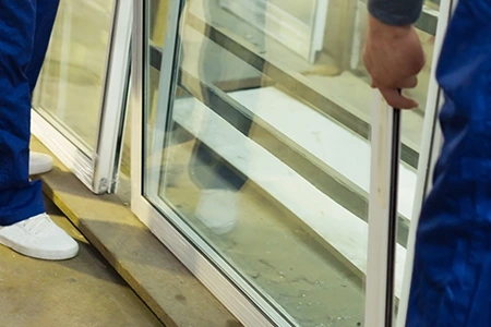 Commercial Glass Repair Technician in Elgin, IL